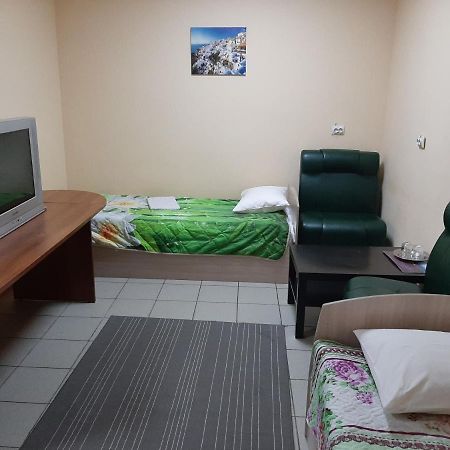 Motel Roza Vetrov Омск Екстериор снимка